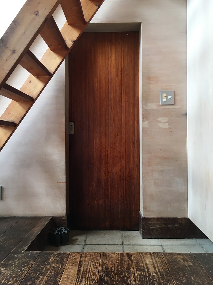 「スミレアオイハウス」玄関