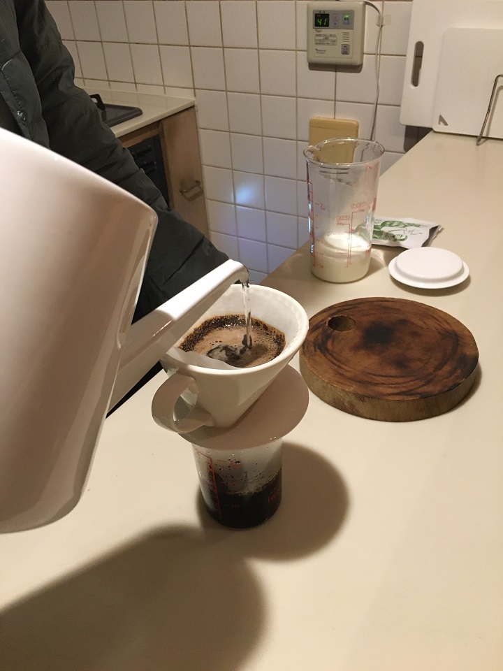 コーヒーを淹れる
