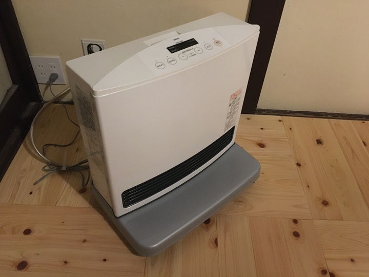 母屋のガスヒーター