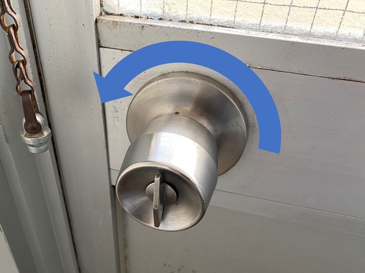 ドアノブの外し方