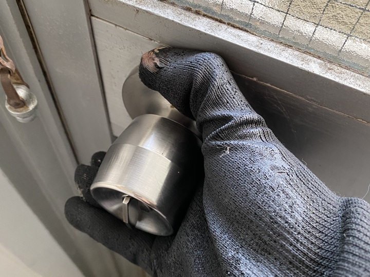 ドアノブが外せない