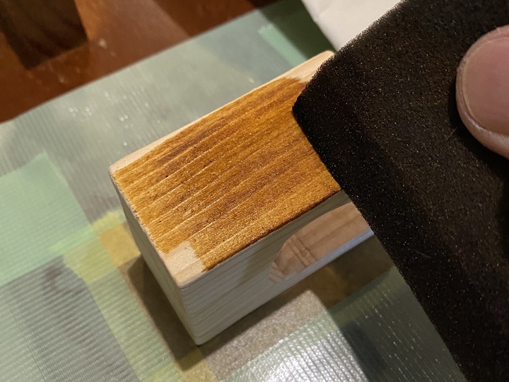 コの字型のパーツの塗装