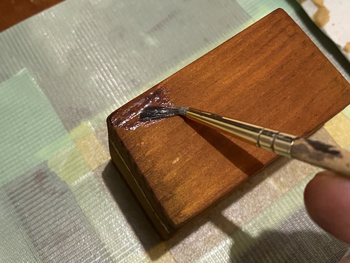 コの字型のパーツの塗装