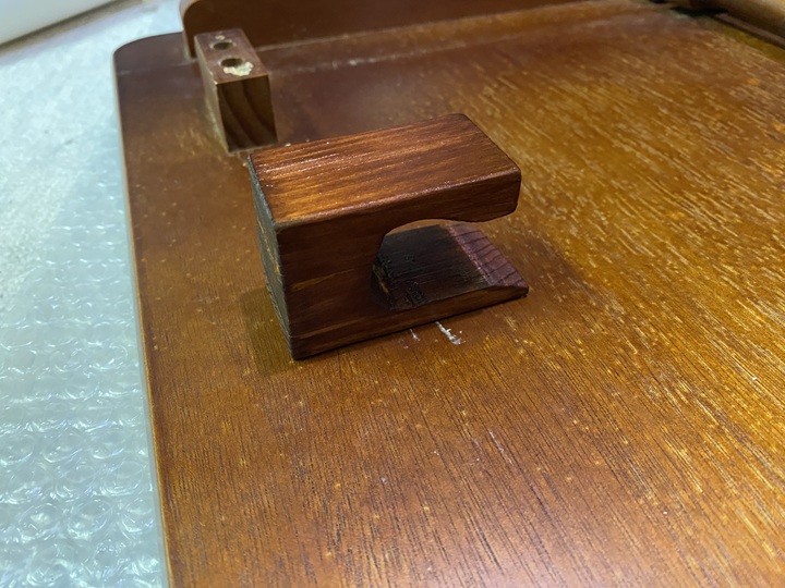 コの字型のパーツの塗装