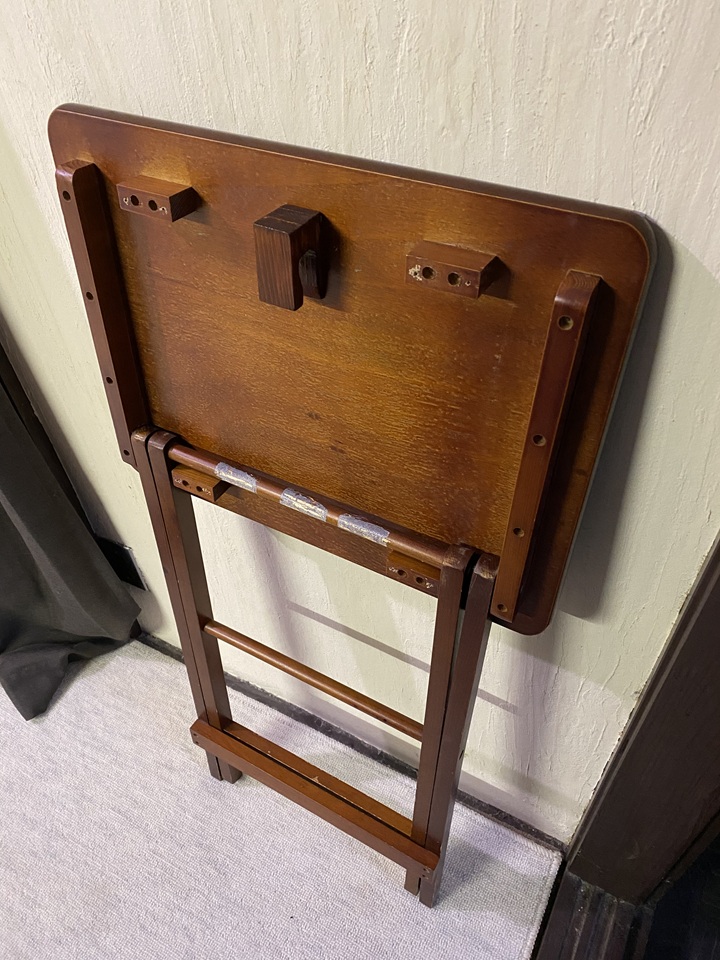 塗装したコの字型のパーツ