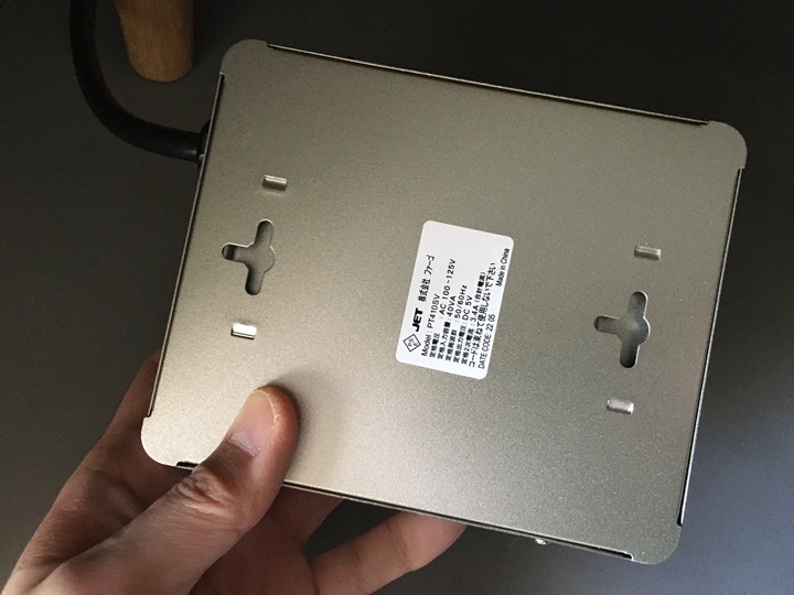 「Fargo」背面の穴