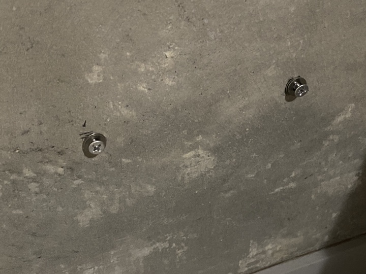 壁に打ったビス