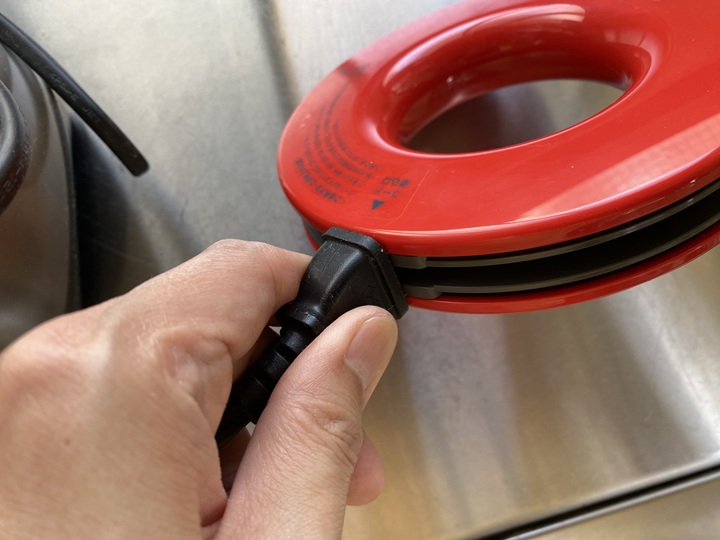 「PLUGO」にプラグを挿す