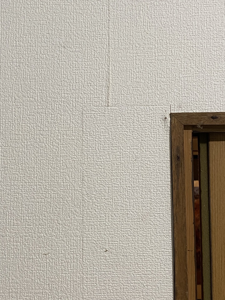 壁紙にできたスキマ