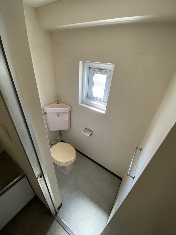 リフォーム前のトイレ