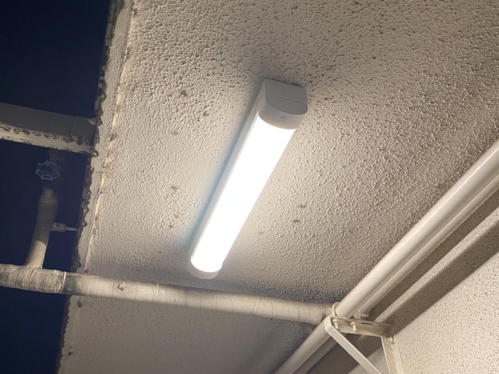 点灯したLED電球