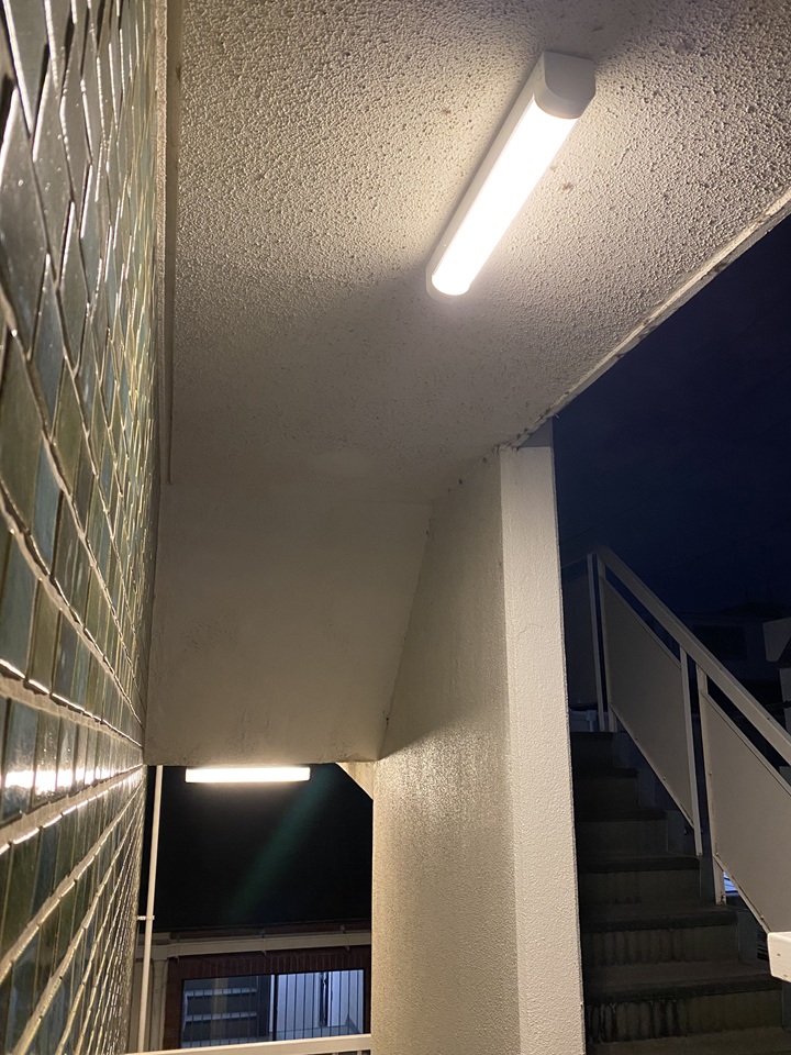 LED電球と蛍光灯の比較