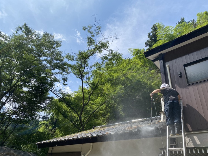 母屋の屋根の洗浄