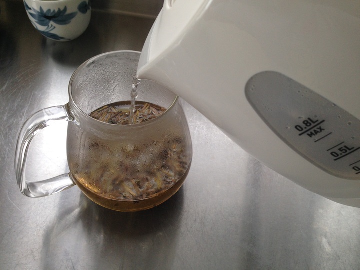旧型でお湯を注ぐ