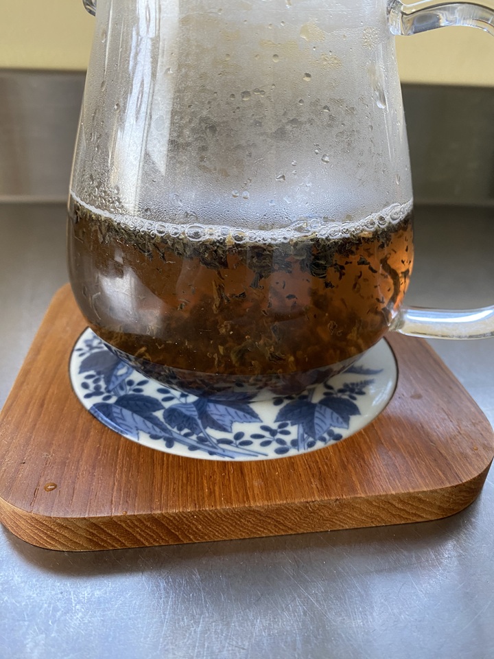 ティーポットでお茶を淹れる