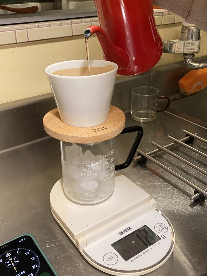 ビーカーでコーヒーを淹れる