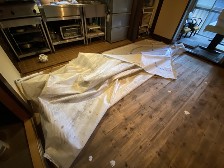 裏返した透湿防水シート