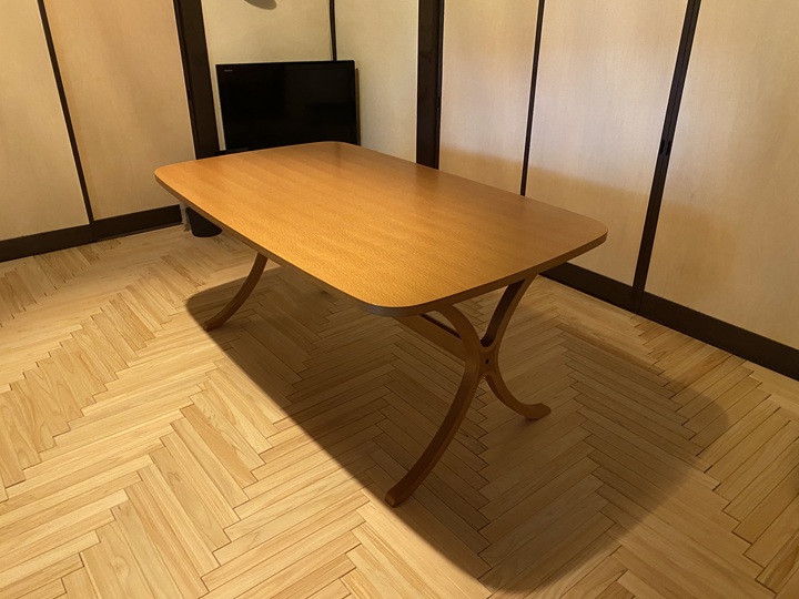 天童木工製のダイニングテーブル
