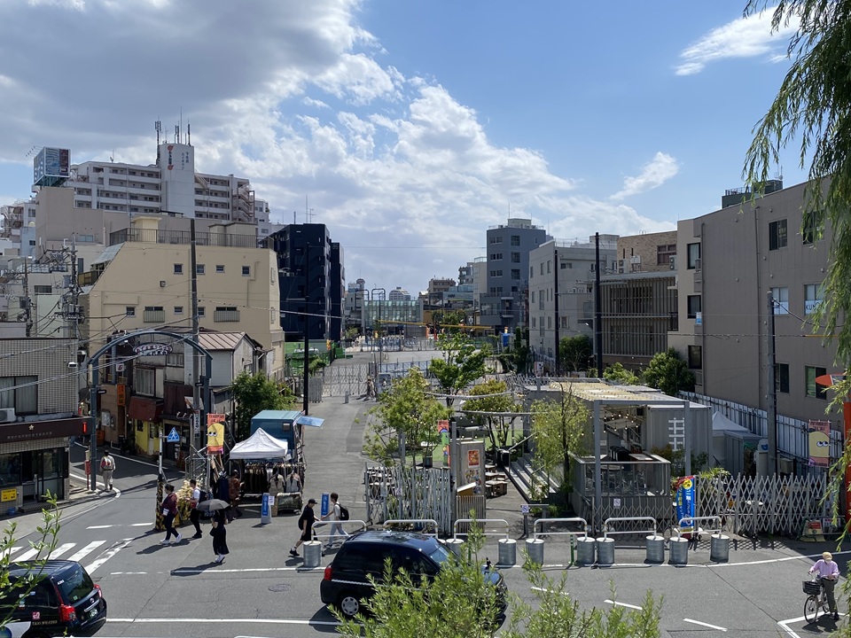 「下北線路街 空き地」
