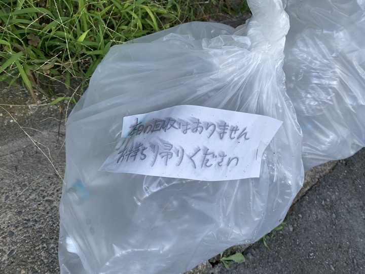 間違って出されたペットボトルゴミ