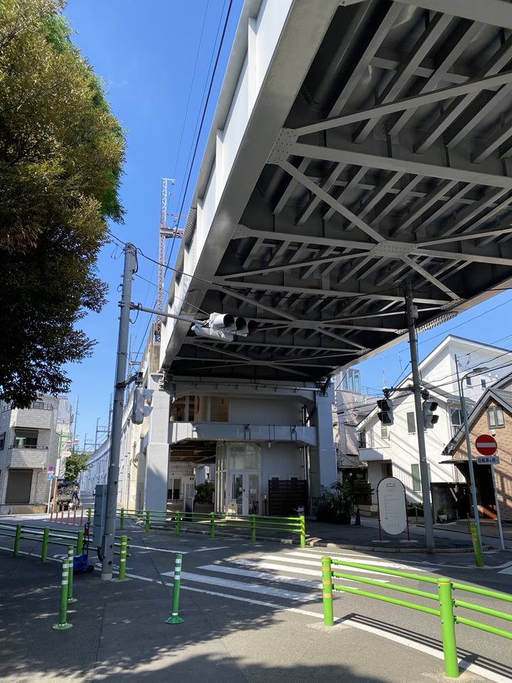学芸大学の高架下