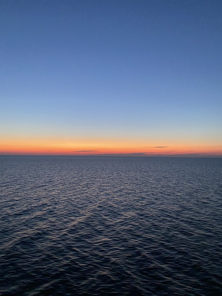 夕暮れの海