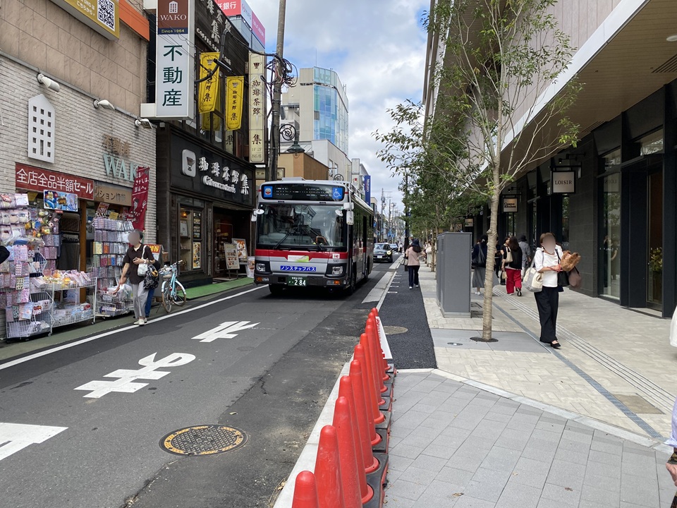 「ミューズスクエア」の歩道